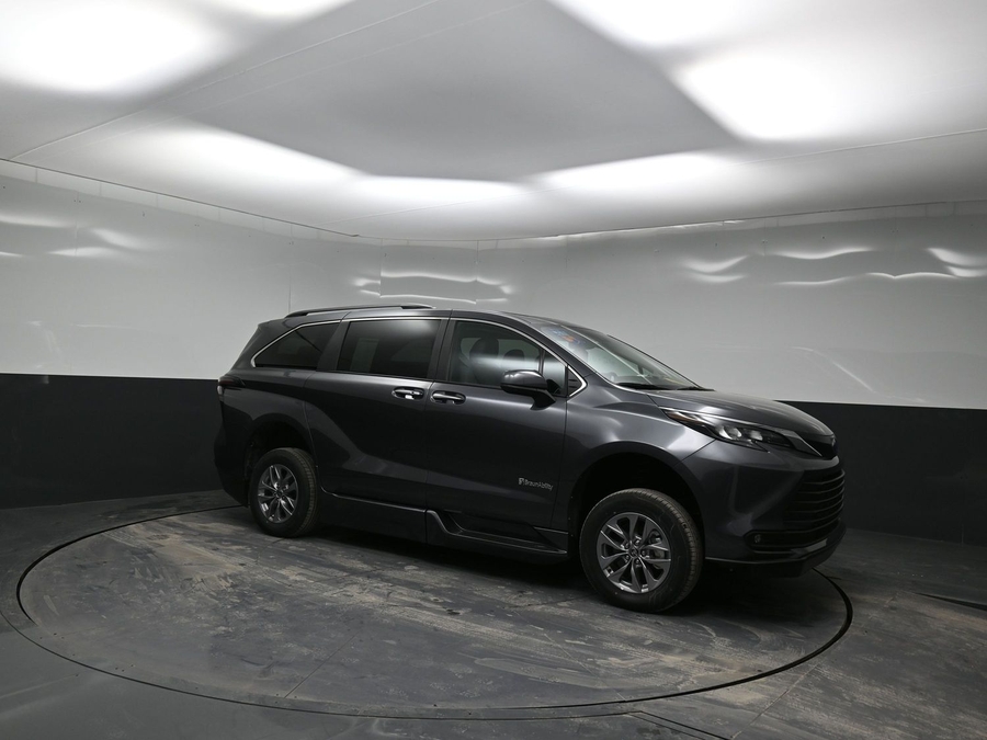 New 2025 Toyota Sienna Hybrid XLE Plus - BraunAbility Side Entry Entry Fold Out Automatic Ramp