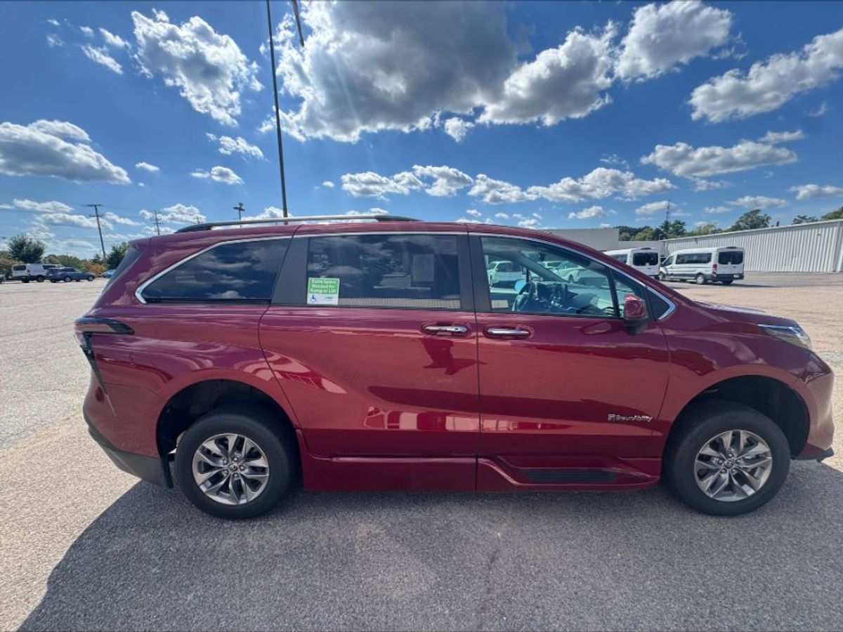 2024 TOYOTA SIENNA - Image 4