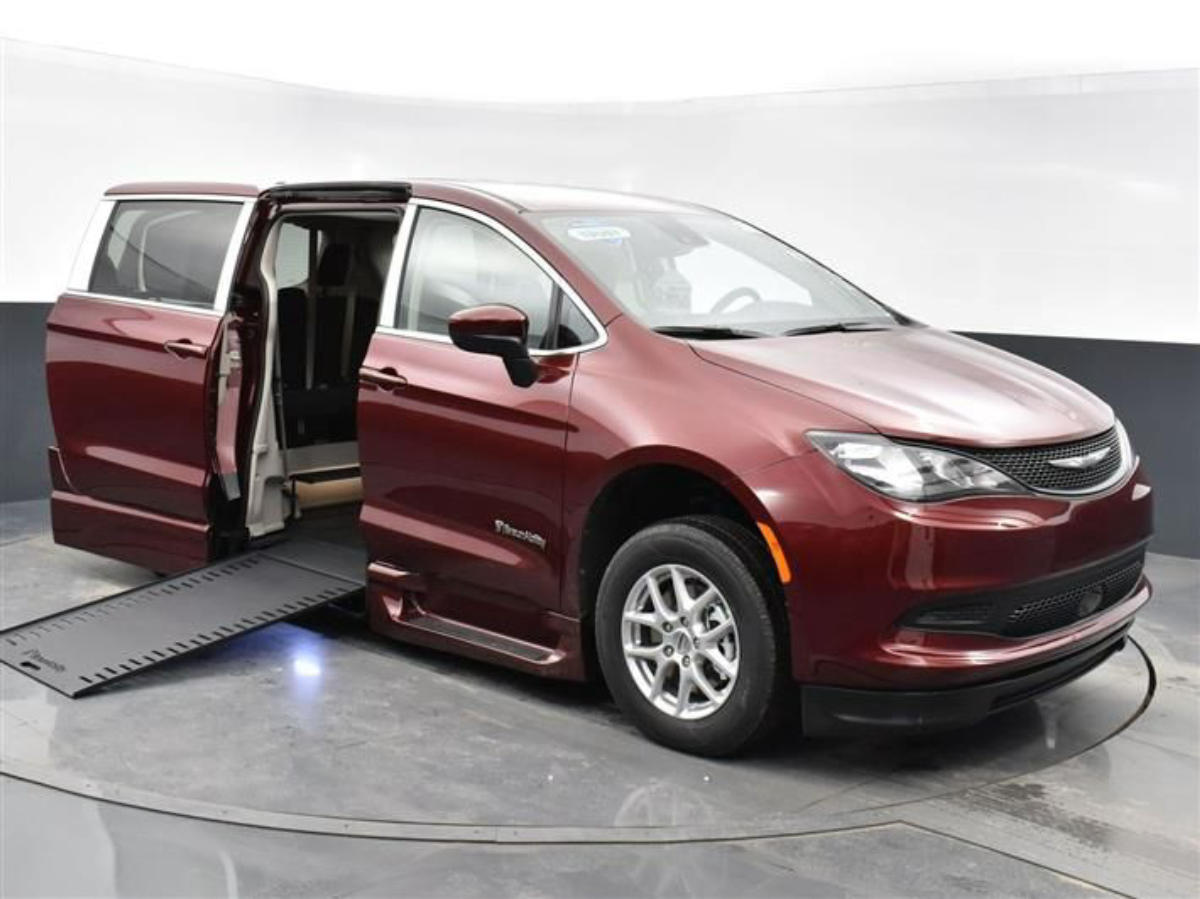 2023 CHRYSLER VOYAGER - Image 2
