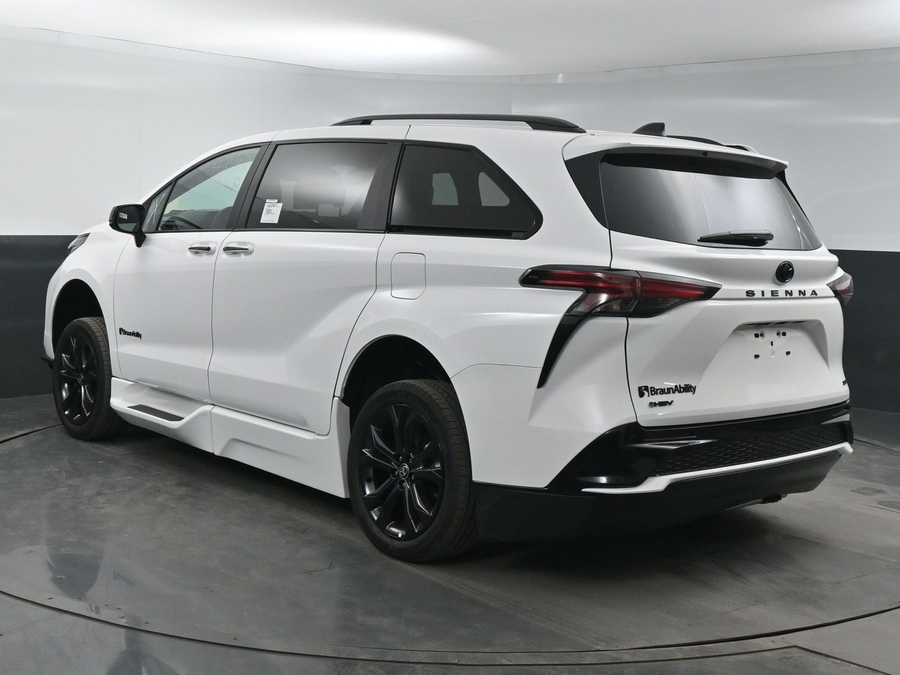 New 2025 Toyota Sienna Hybrid XSE Sport - BraunAbility Side Entry Entry Fold Out Automatic Ramp