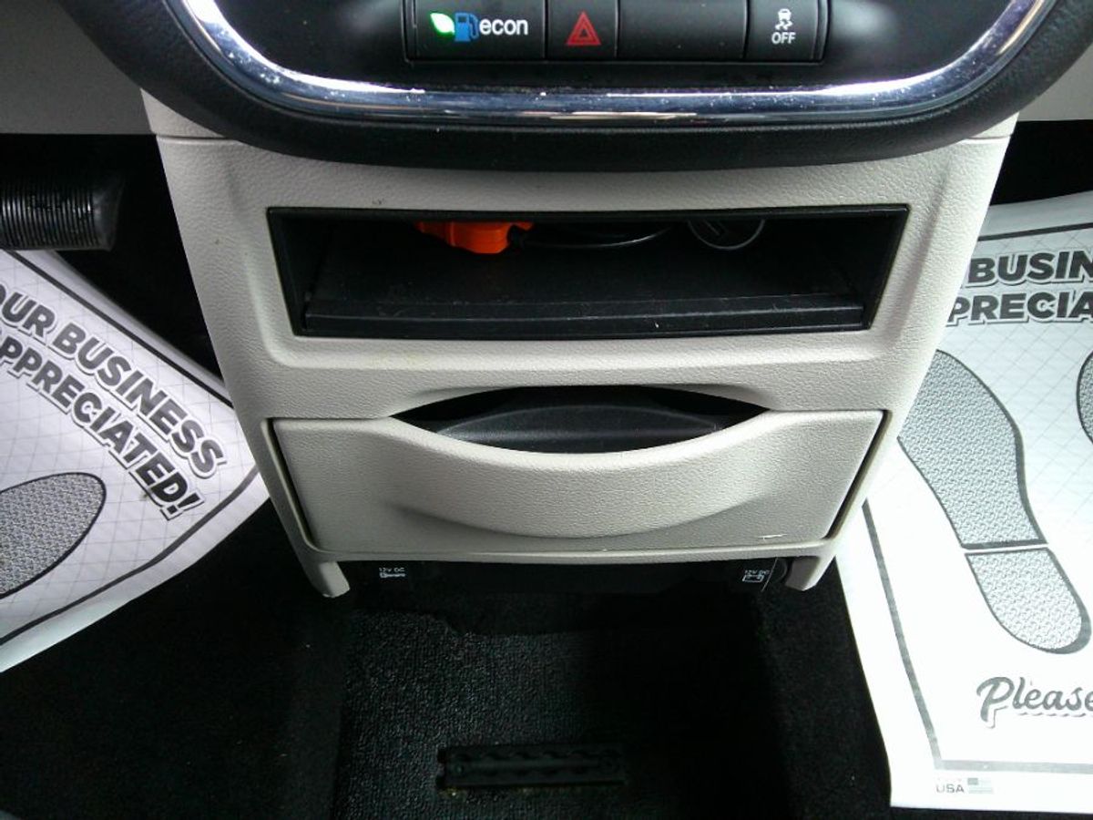 Red Dodge Grand Caravan image number 14