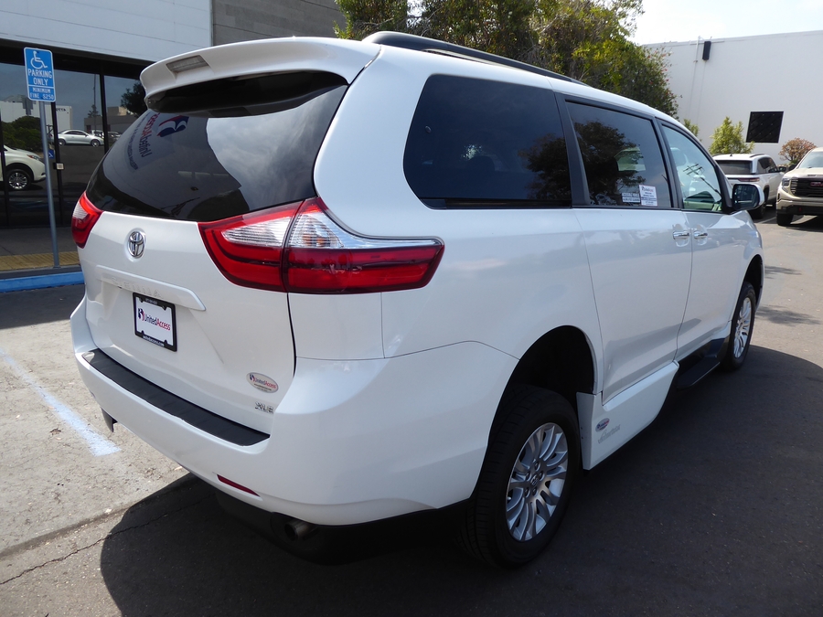 Used 2015 Toyota Sienna XLE - VMI Side Entry In Floor Automatic Ramp