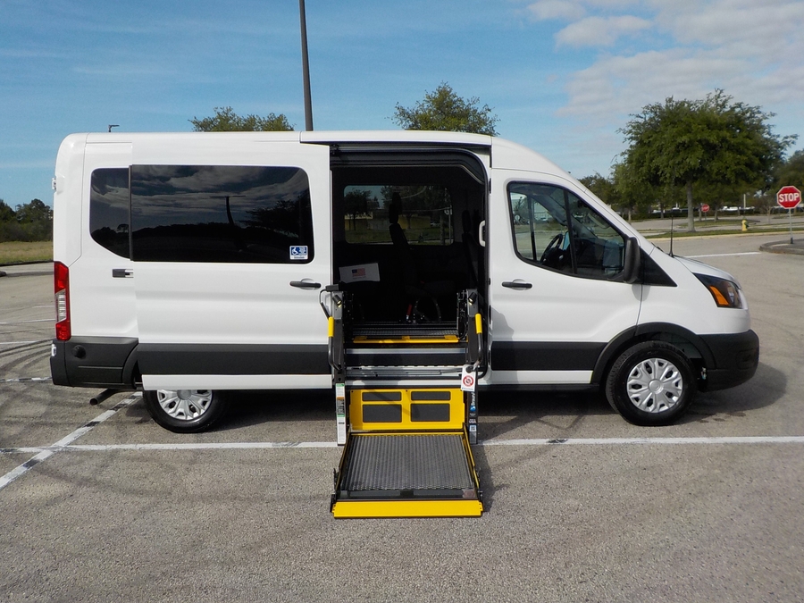White Ford T350 image number 6
