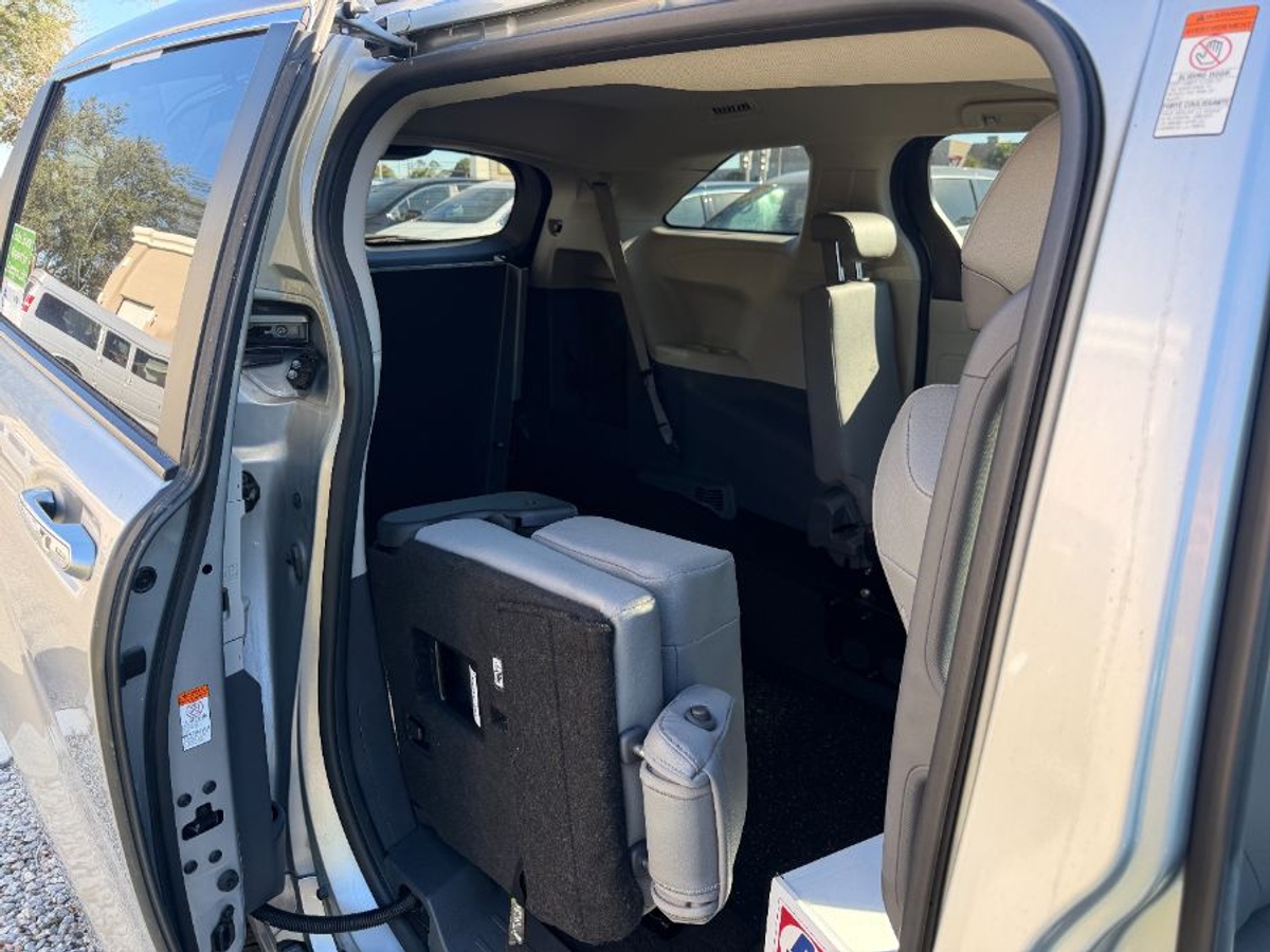 2024 TOYOTA SIENNA - Image 5