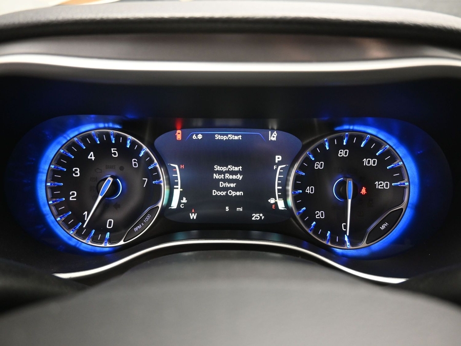 Black Chrysler Pacifica image number 15