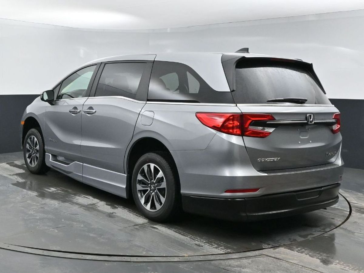 2024 Honda Odyssey EX-L - Photo 6
