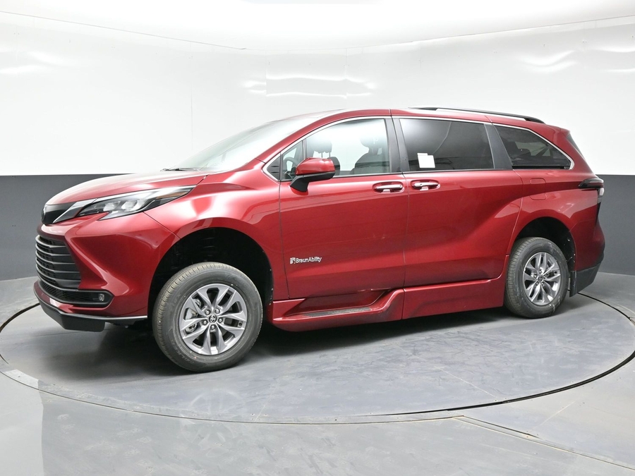 Red Toyota Sienna image number 2