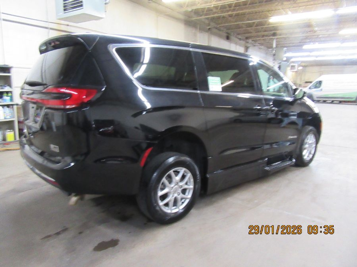 2024 CHRYSLER PACIFICA - Image 13