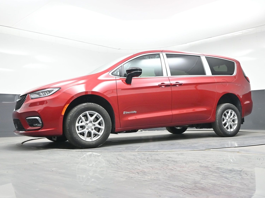 Red Chrysler Pacifica image number 21