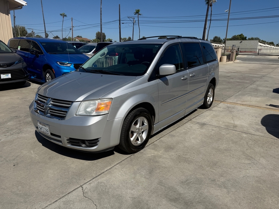 Silver Dodge Grand Caravan image number 3