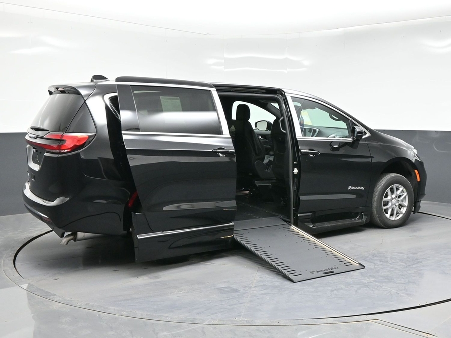 Black Chrysler Pacifica with Side Entry Automatic In Floor ramp
