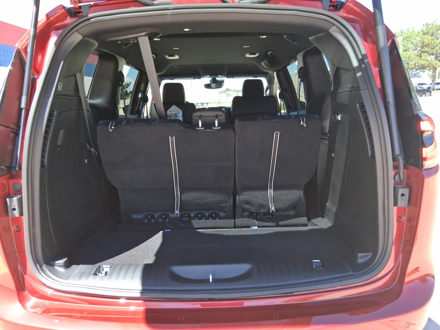 Red Chrysler Pacifica image number 15