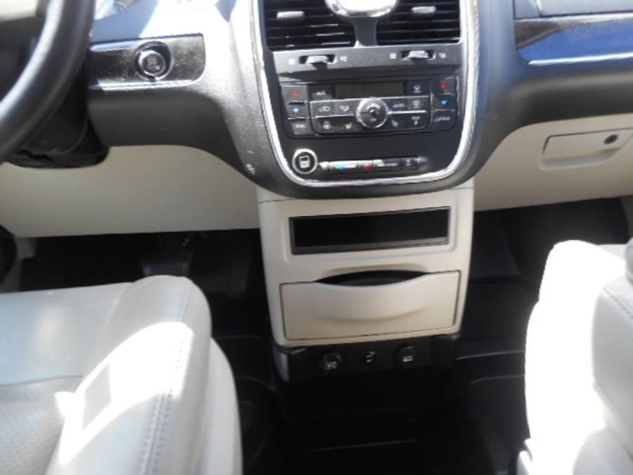 Mocha Java Pearl Chrysler Town and Country image number 13