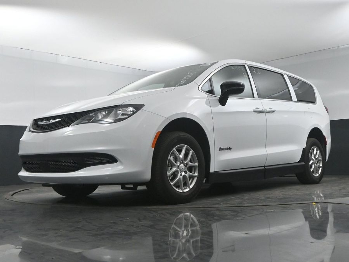 2025 CHRYSLER VOYAGER - Image 20