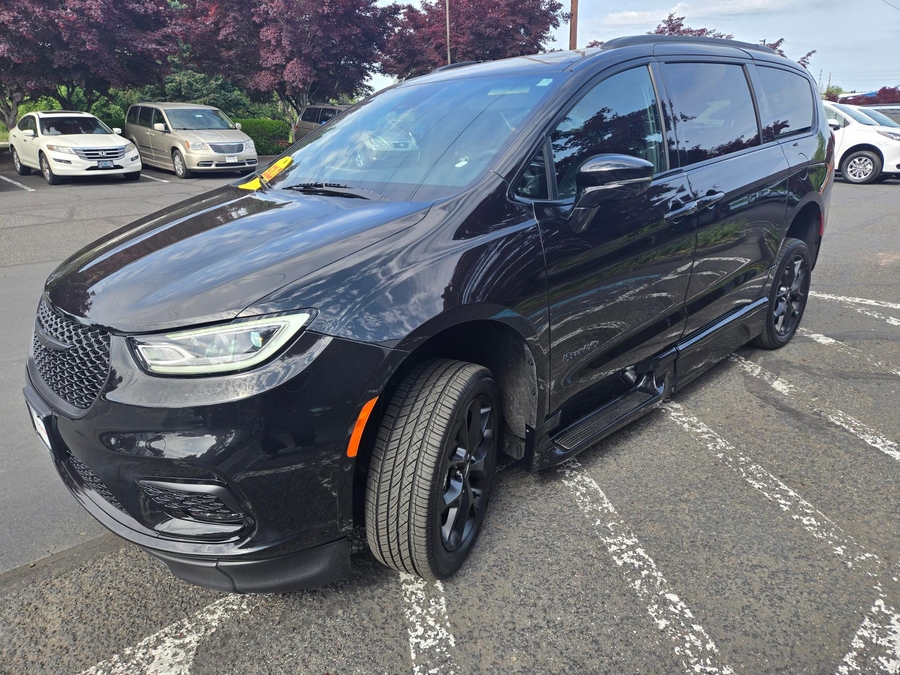 Used 2024 Chrysler Pacifica Touring L Sport - BraunAbility Side Entry Entry Fold Out Automatic Ramp