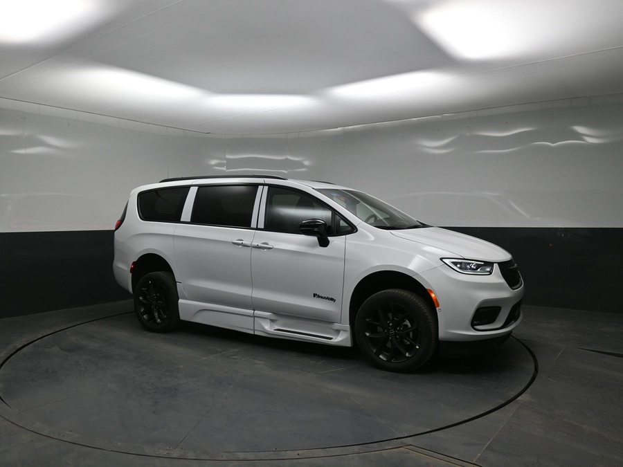 New 2026 Chrysler Pacifica Select Sport - BraunAbility Side Entry Entry Fold Out Automatic Ramp