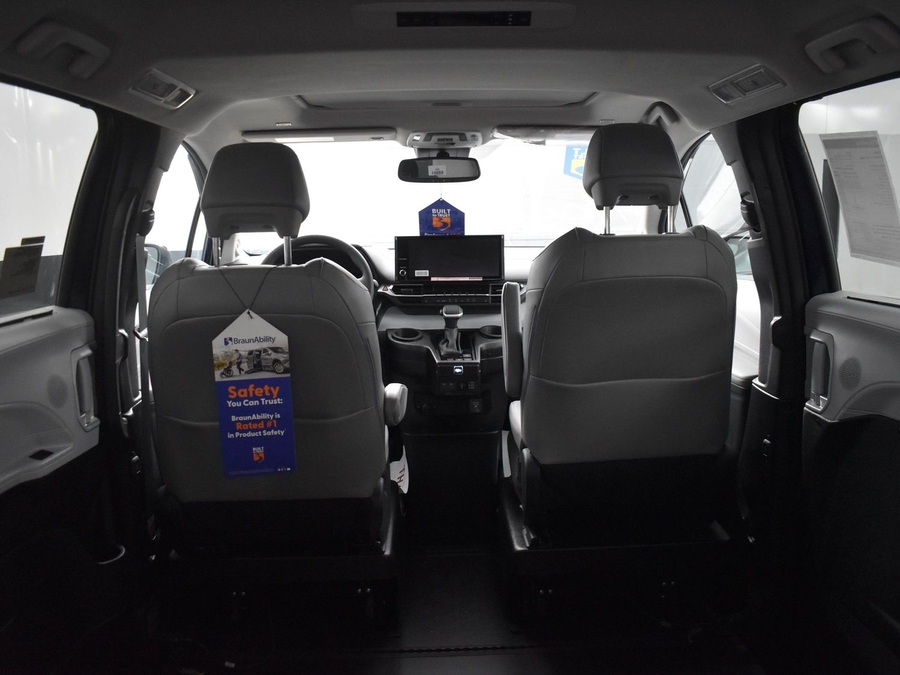 New 2025 Toyota Sienna Hybrid XLE Plus - BraunAbility Side Entry Entry In Floor Automatic Ramp