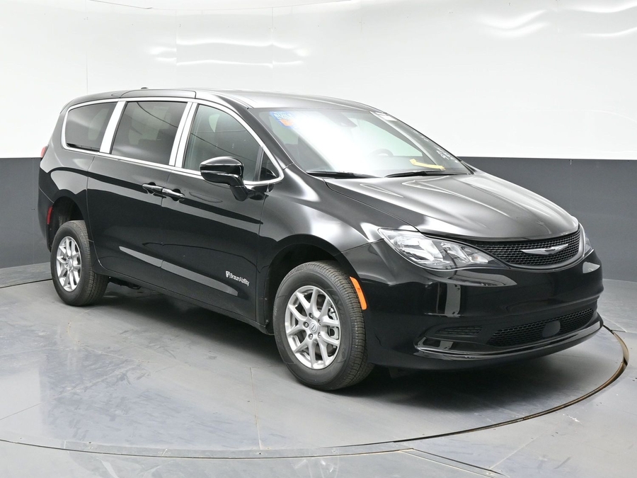 2026 Chrysler Voyager LX's photo
