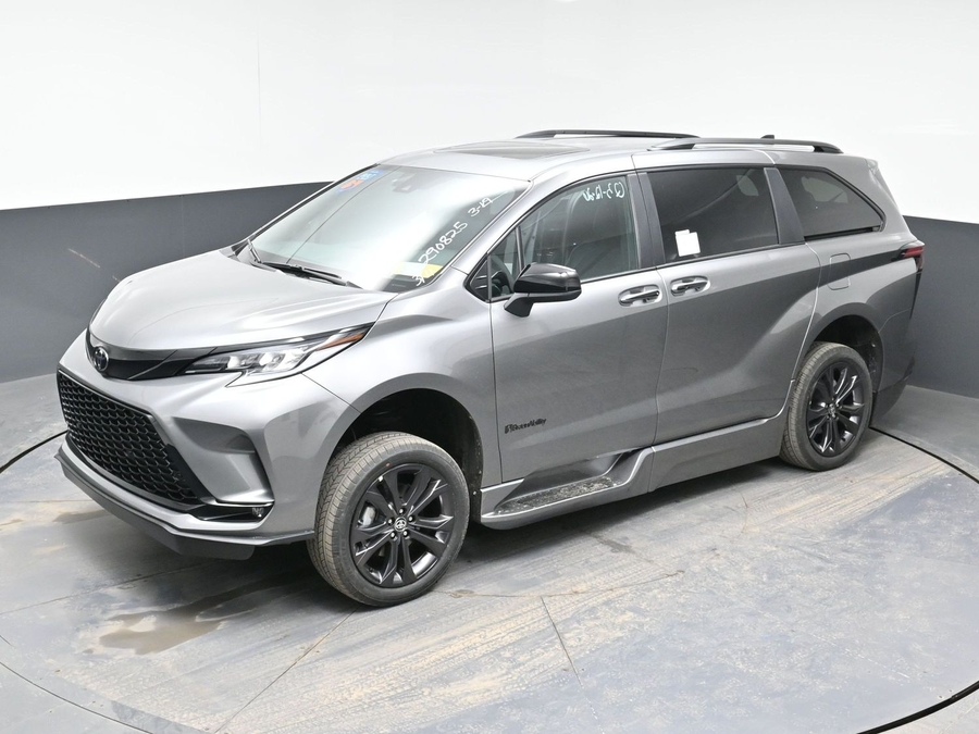 New 2026 Toyota Sienna Hybrid XSE - BraunAbility Side Entry Entry Fold Out Automatic Ramp