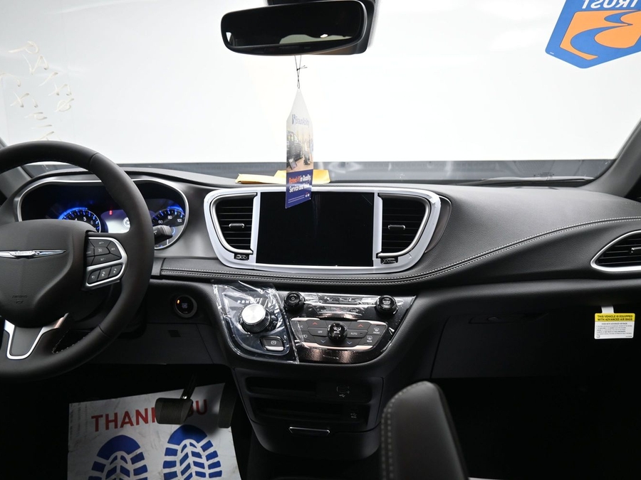 2026 Chrysler Pacifica Select - Photo 8