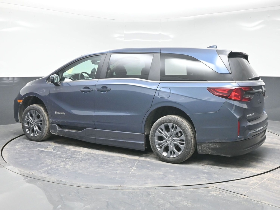 New 2026 Honda Odyssey Touring - BraunAbility Side Entry Entry In Floor Automatic Ramp