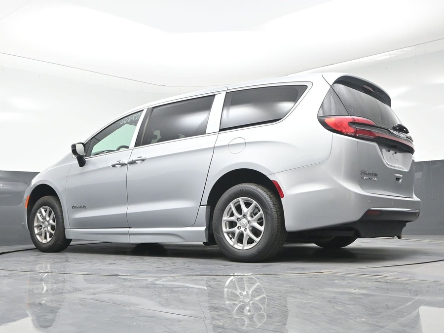 New 2026 Chrysler Pacifica Select - BraunAbility Side Entry Fold Out Automatic Ramp