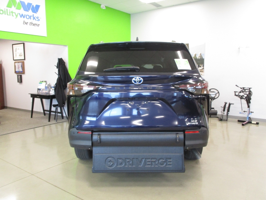 2024 TOYOTA SIENNA - Image 7