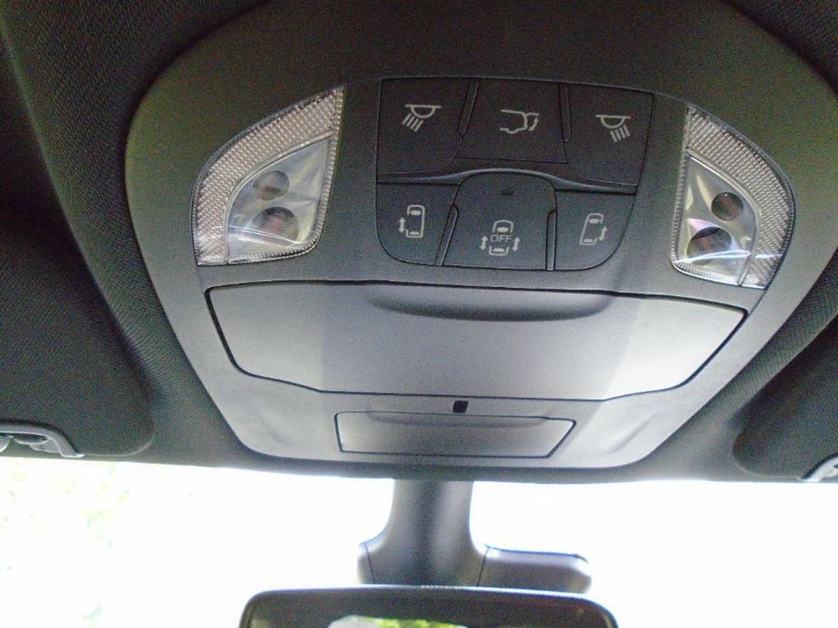 Número de imagen Chrysler Pacifica negro 5