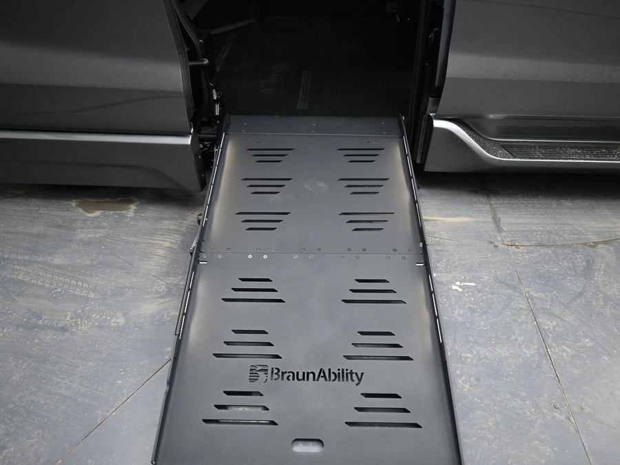 New 2026 Toyota Sienna Hybrid XSE - BraunAbility Side Entry Entry Fold Out Automatic Ramp
