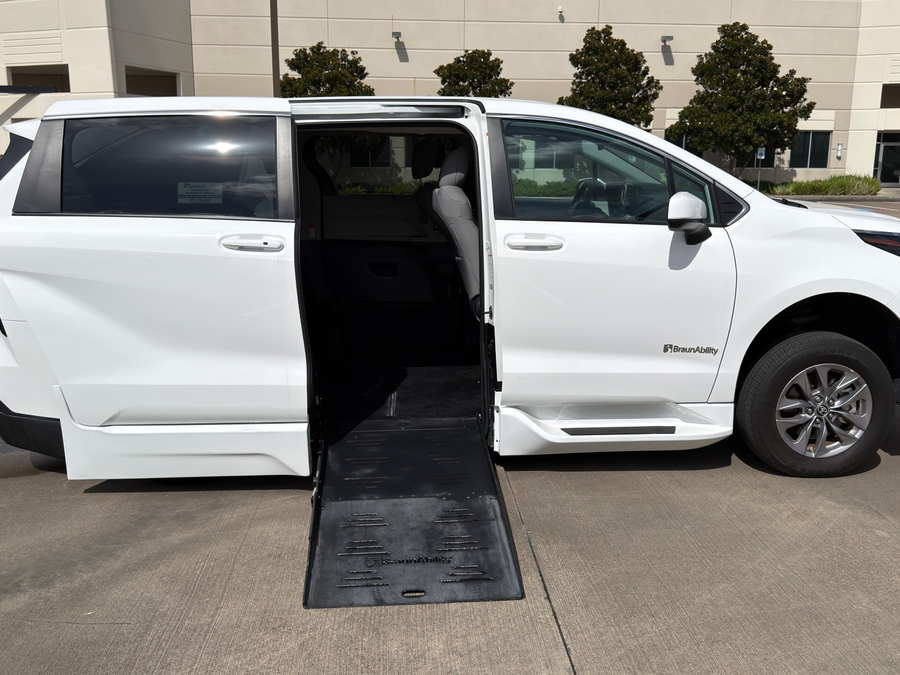 Used 2024 Toyota Sienna Hybrid LE Base - BraunAbility Side Entry Fold Out Automatic Ramp