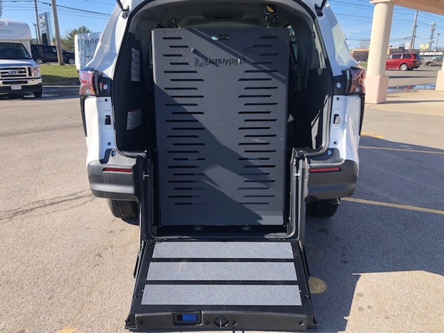 New 2026 Toyota Sienna Hybrid LE - BraunAbility Commercial Rear Entry Fold Out Manual Ramp