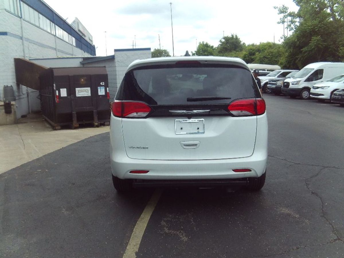 2024 CHRYSLER VOYAGER - Image 14