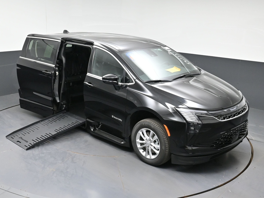 New 2027 Chrysler Pacifica Select Plus - BraunAbility Side Entry Fold Out Automatic Ramp