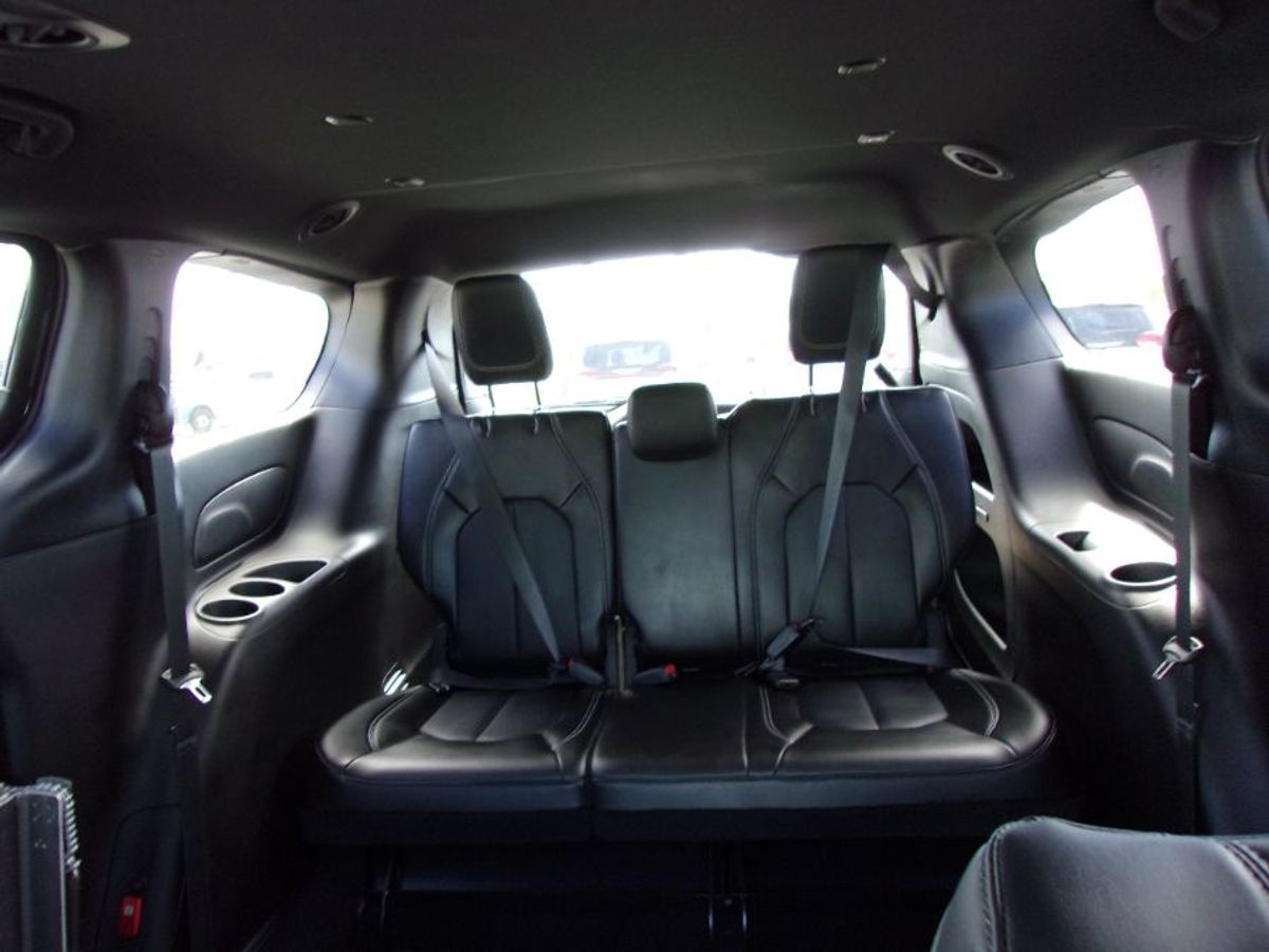 Black Chrysler Pacifica image number 10
