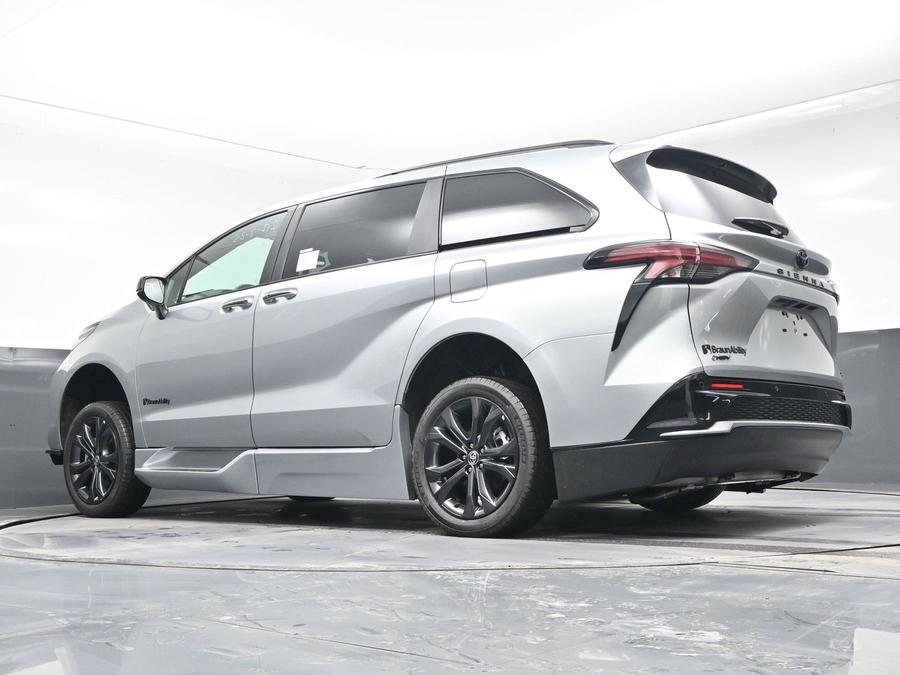 New 2025 Toyota Sienna Hybrid XSE Sport - BraunAbility Side Entry Entry In Floor Automatic Ramp