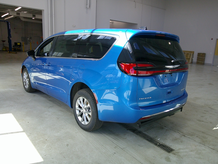 Blue Chrysler Pacifica image number 7