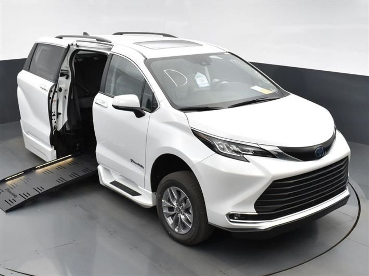 2023 TOYOTA SIENNA - Image 3