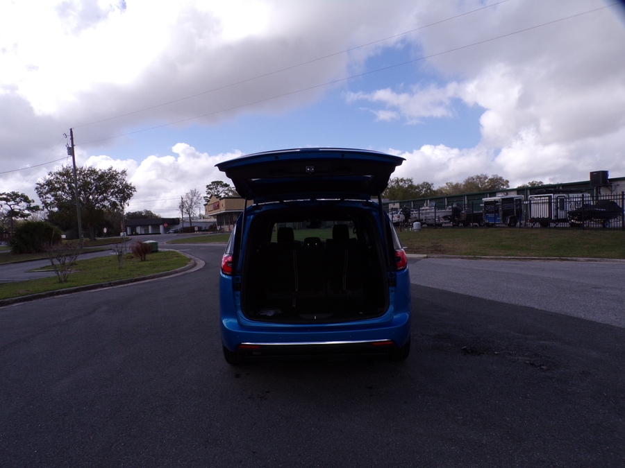 Blue Chrysler Pacifica image number 6