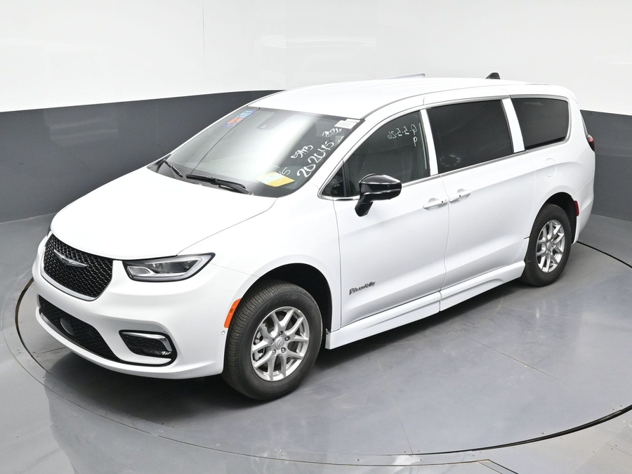 White Chrysler Pacifica image number 8