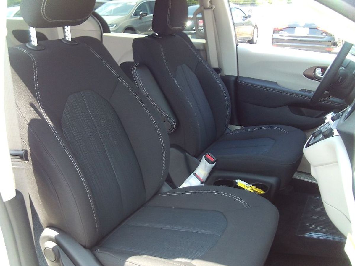 2024 CHRYSLER VOYAGER - Image 9