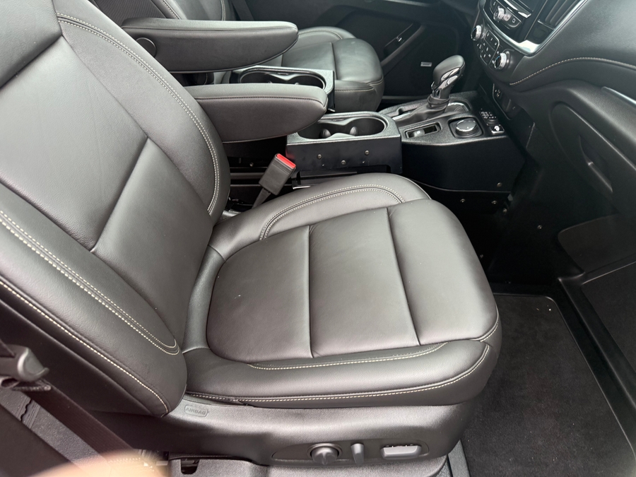 Grey Chevrolet Traverse image number 5
