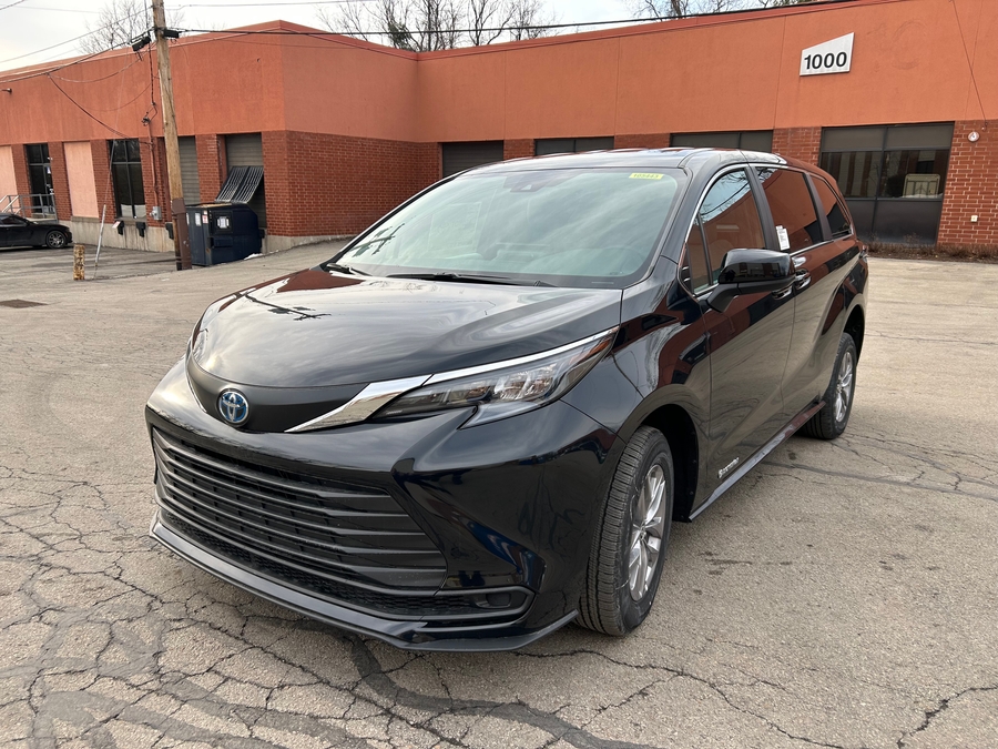 2025 TOYOTA SIENNA - Image 2