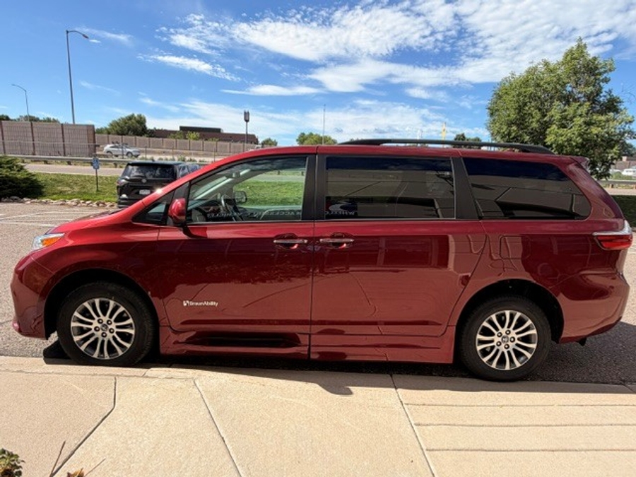 Used 2019 Toyota Sienna XLE - BraunAbility Side Entry In Floor Automatic Ramp