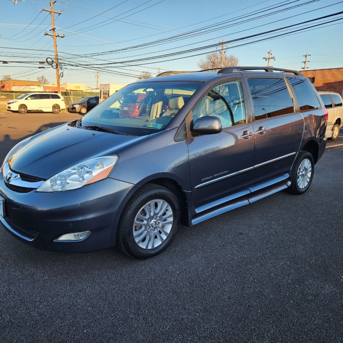 2008 TOYOTA SIENNA - Image 2