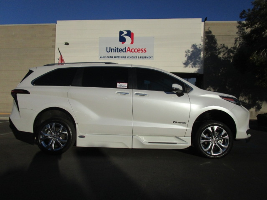 Used 2024 Toyota Sienna Hybrid Platinum - BraunAbility Side Entry Entry Fold Out Automatic Ramp