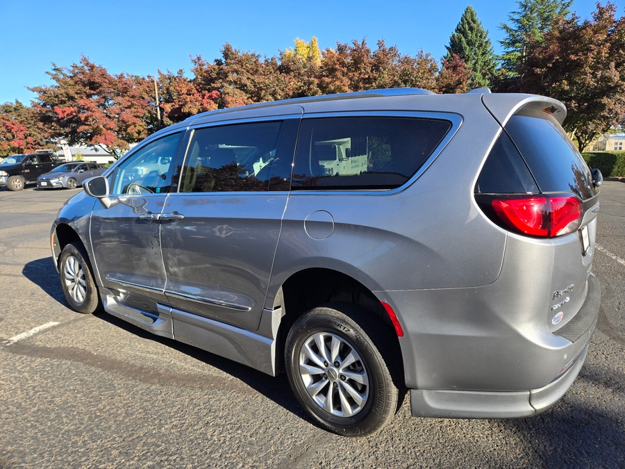 Used 2019 Chrysler Pacifica Touring L - BraunAbility Side Entry Fold Out Automatic Ramp