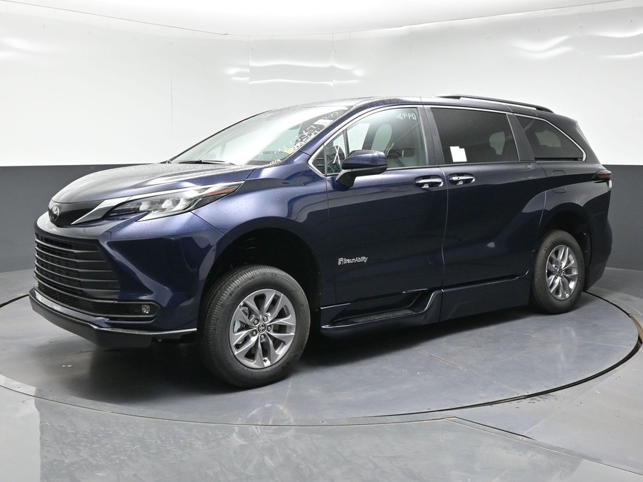 2026 Toyota Sienna XLE - Photo 11