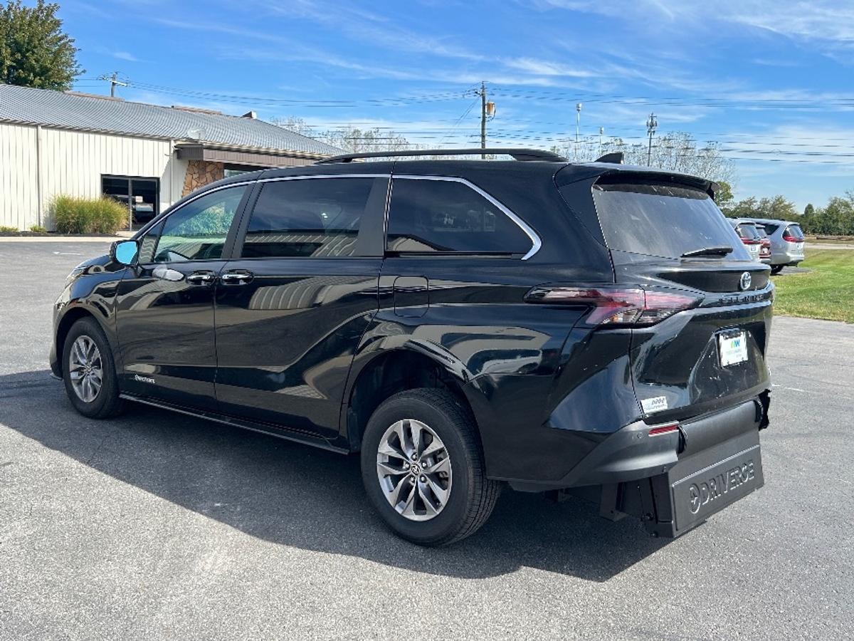 2023 TOYOTA SIENNA - Image 7