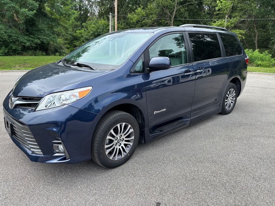 Used 2020 Toyota Sienna XLE - BraunAbility Side Entry Entry Fold Out Automatic Ramp