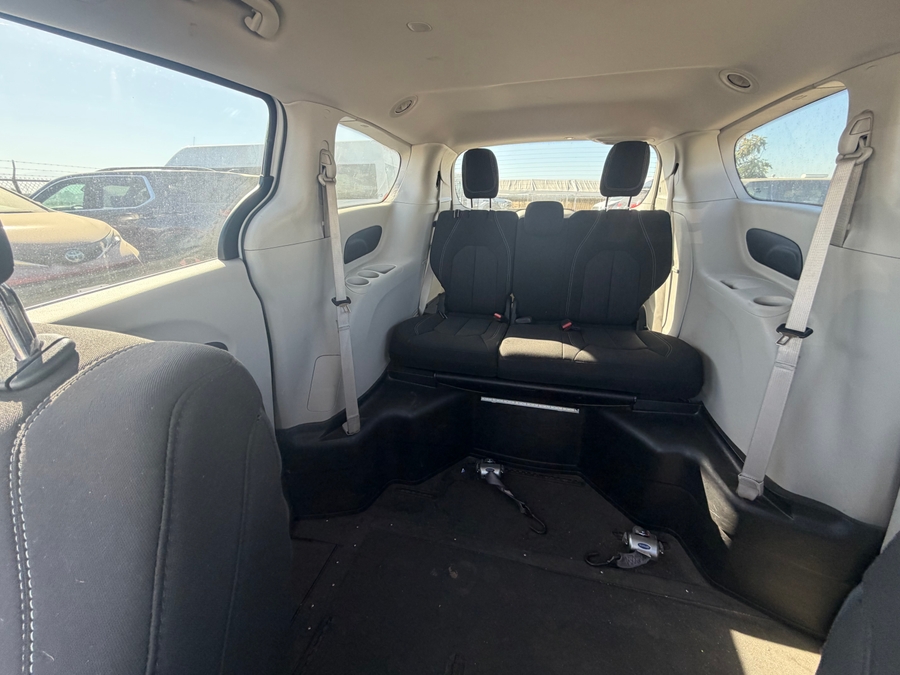  Chrysler Voyager image number 5